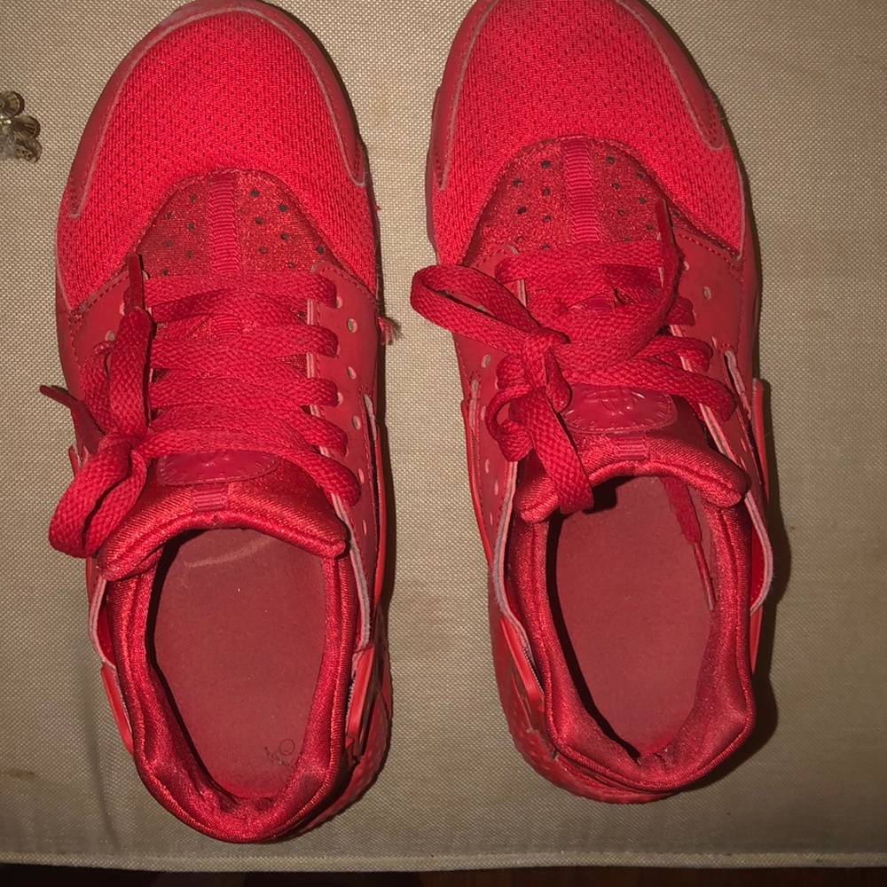 Red Nike Huarache